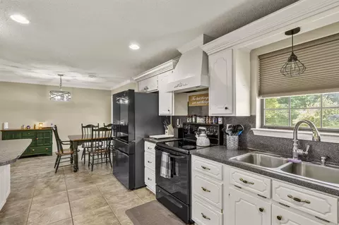 Kitchen - 60 Andrew Dr, Cabot, AR 72023 photo 2 of 3