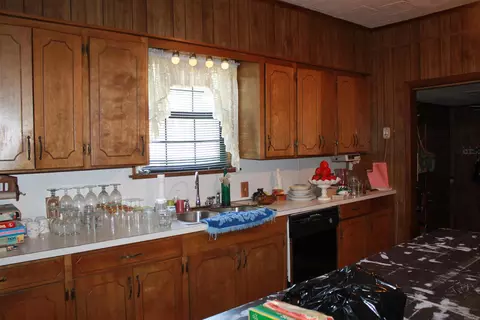 Kitchen - 400 E Stateline Rd, Junction City, AR 71749 photo 2 of 3