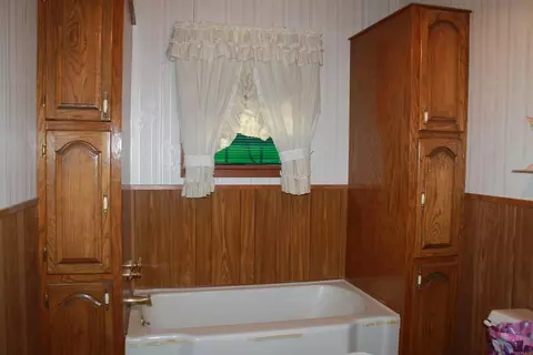 Bath - 400 E Stateline Rd, Junction City, AR 71749 photo 1 of 2
