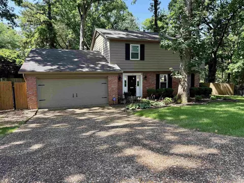3 Coachlight Cir, Little Rock, AR 72227