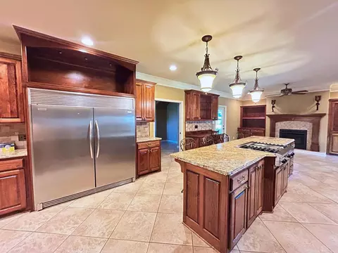 Kitchen - 2 Champion Ridge Dr, Pine Bluff, AR 71603 photo 4 of 6