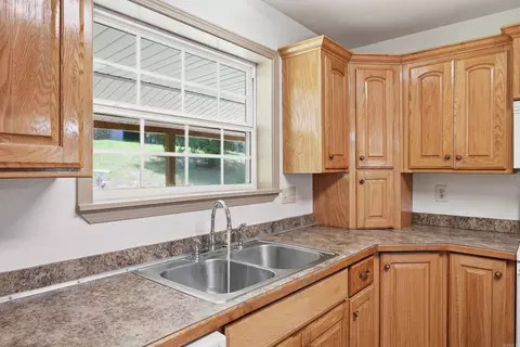 Kitchen - 4878 Hwy 16 E, Clinton, AR 72031 photo 4 of 6
