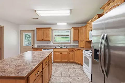 Kitchen - 4878 Hwy 16 E, Clinton, AR 72031 photo 2 of 6