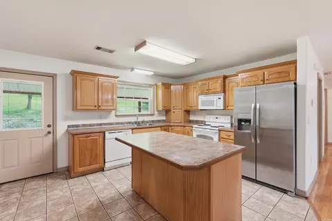 Kitchen - 4878 Hwy 16 E, Clinton, AR 72031 photo 1 of 6
