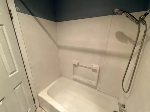 Bath - 1002 Eastern Ave, Cabot, AR 72023 photo 2 of 4