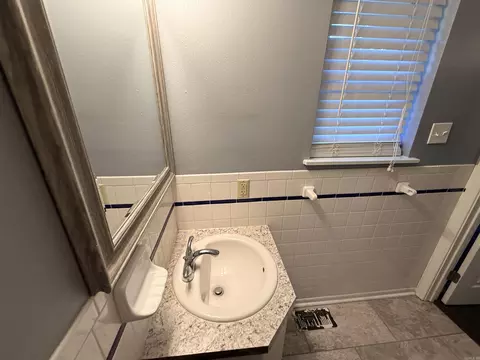 Bath - 1002 Eastern Ave, Cabot, AR 72023 photo 3 of 4