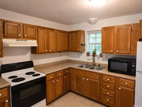 Kitchen - 71 Foothill Dr, Conway, AR 72032 photo 2 of 2
