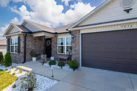 Exterior - 3016 Emerald Park Trl, Bauxite, AR 72011 photo 4 of 7