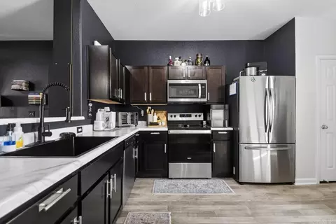 Kitchen - 3016 Emerald Park Trl, Bauxite, AR 72011 photo 2 of 2