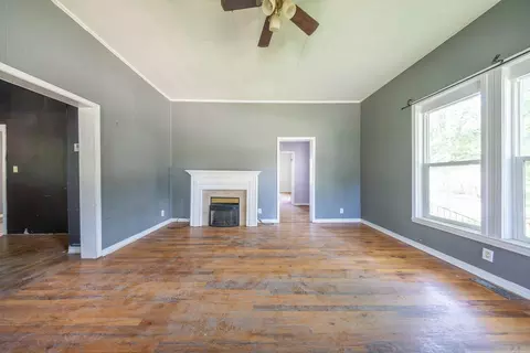 Living - 222 S 6th St, Thayer, MO 65791 photo 4 of 5