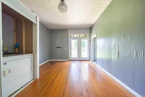 Entry Way - 222 S 6th St, Thayer, MO 65791 photo 2 of 4