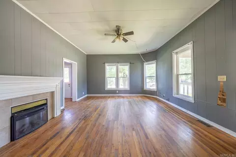 Living - 222 S 6th St, Thayer, MO 65791 photo 3 of 5