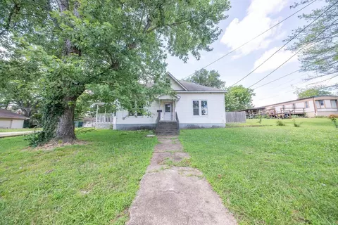 Exterior - 222 S 6th St, Thayer, MO 65791 photo 2 of 8