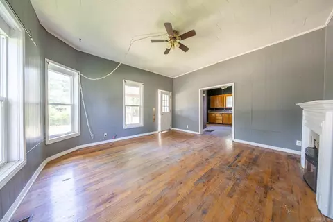 Living - 222 S 6th St, Thayer, MO 65791 photo 2 of 5