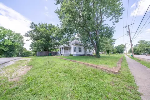 Exterior - 222 S 6th St, Thayer, MO 65791 photo 3 of 8