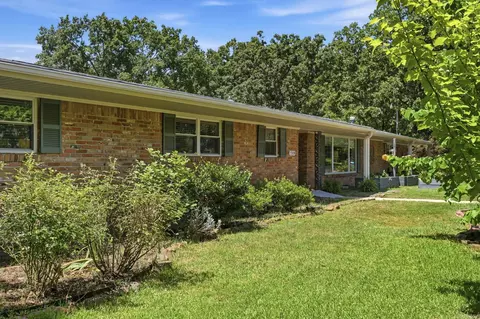 7309 Woodside Ln, Little Rock, AR 72205