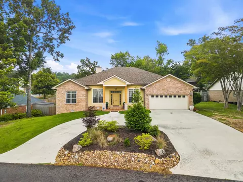 404 Peninsula Dr, Hot Springs, AR 71901