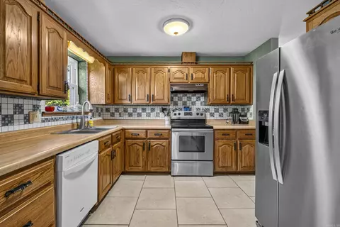 Kitchen - 49 Floyd Rd, Pangburn, AR 72121 photo 3 of 6
