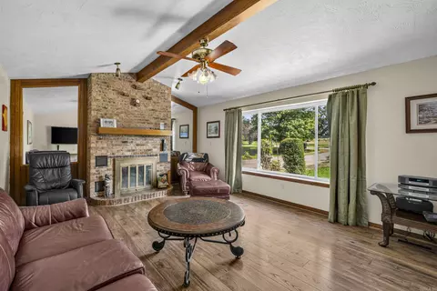 Living - 49 Floyd Rd, Pangburn, AR 72121 photo 2 of 7