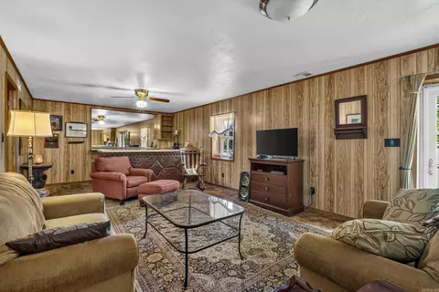Living - 49 Floyd Rd, Pangburn, AR 72121 photo 3 of 7