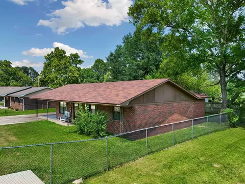 Exterior - 680 E German Ln, Conway, AR 72032 photo 2 of 4