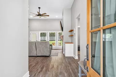 Entry Way - 4181 Hampton Dr, Benton, AR 72019 photo 1 of 3