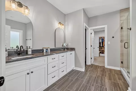 Bath - 4181 Hampton Dr, Benton, AR 72019 photo 1 of 7