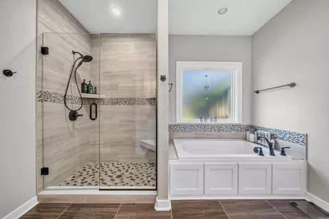 Bath - 4181 Hampton Dr, Benton, AR 72019 photo 4 of 7