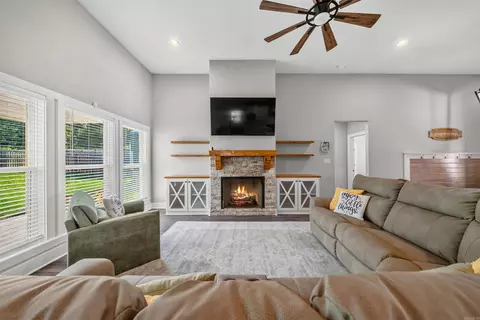 Living - 4181 Hampton Dr, Benton, AR 72019 photo 2 of 3