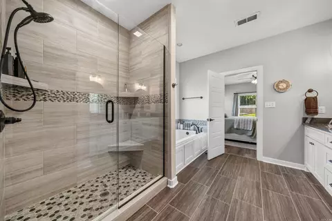 Bath - 4181 Hampton Dr, Benton, AR 72019 photo 3 of 7