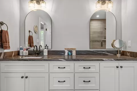 Bath - 4181 Hampton Dr, Benton, AR 72019 photo 2 of 7