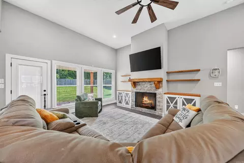 Living - 4181 Hampton Dr, Benton, AR 72019 photo 1 of 3