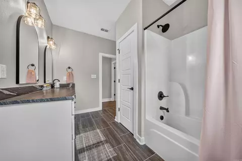 Bath - 4181 Hampton Dr, Benton, AR 72019 photo 7 of 7