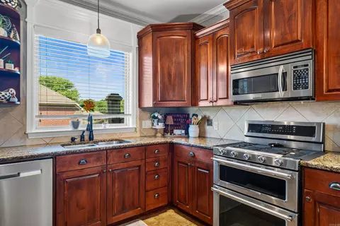 Kitchen - 2810 Silverton Dr, Benton, AR 72019 photo 2 of 3