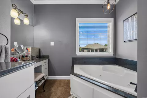 Bath - 2810 Silverton Dr, Benton, AR 72019 photo 3 of 3