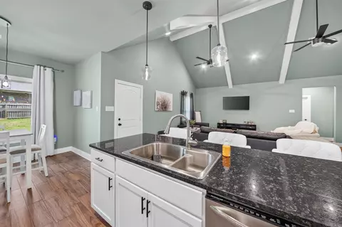 Entry Way - 113 Michelle Dr, Beebe, AR 72012 photo 10 of 11