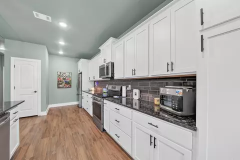 Entry Way - 113 Michelle Dr, Beebe, AR 72012 photo 8 of 11