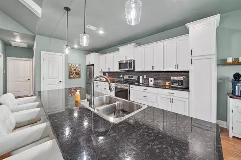 Kitchen - 113 Michelle Dr, Beebe, AR 72012 photo 3 of 4