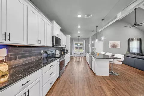 Entry Way - 113 Michelle Dr, Beebe, AR 72012 photo 9 of 11
