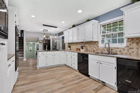 Kitchen - 7640 Congo Rd, Benton, AR 72015 photo 3 of 4