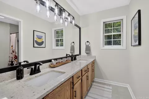 Bath - 7640 Congo Rd, Benton, AR 72015 photo 6 of 8