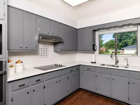 Kitchen - 7407 S Beech, Pine Bluff, AR 71603 photo 2 of 4