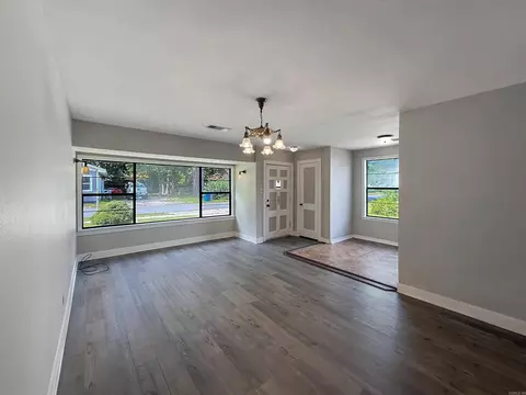 Living - 1019 Clardy St, Malvern, AR 72104 photo 1 of 6