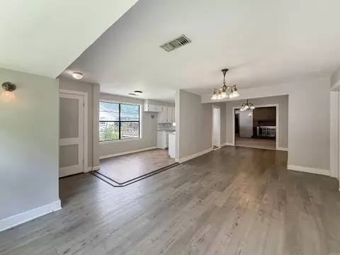 Living - 1019 Clardy St, Malvern, AR 72104 photo 2 of 6