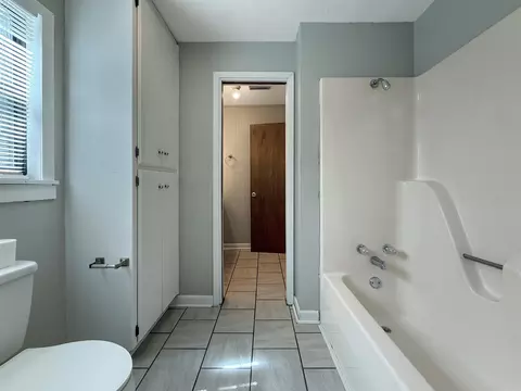 Bath - 1019 Clardy St, Malvern, AR 72104 photo 3 of 3
