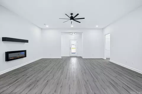 Living - 1112 Duke Dr, Bauxite, AR 72011 photo 2 of 3