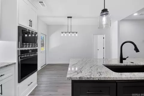 Kitchen - 1112 Duke Dr, Bauxite, AR 72011 photo 4 of 4