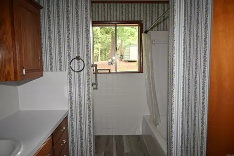 Bath - 3915 Mcgee, Benton, AR 72019 photo 2 of 8
