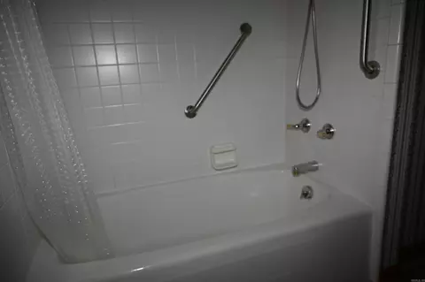 Bath - 3915 Mcgee, Benton, AR 72019 photo 4 of 8