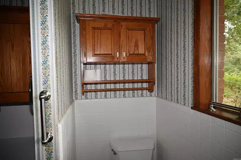 Bath - 3915 Mcgee, Benton, AR 72019 photo 6 of 8